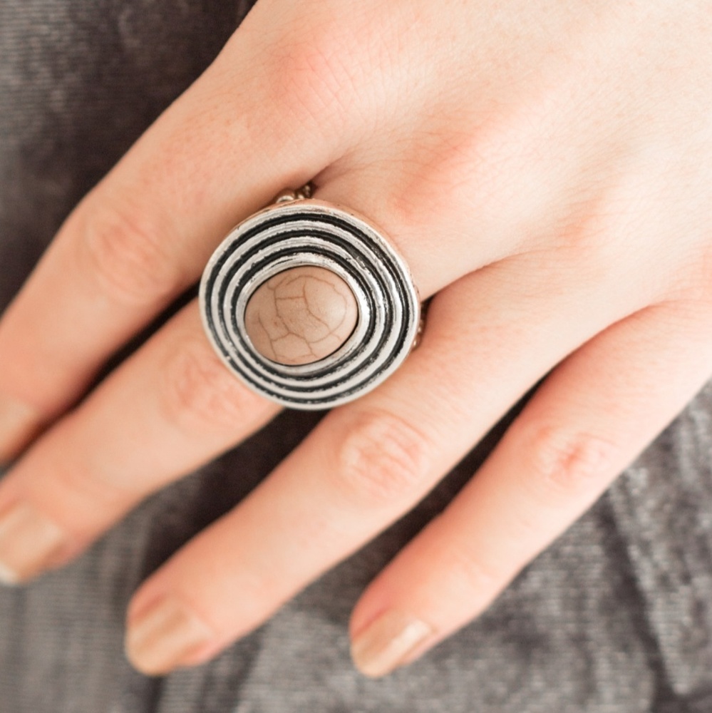 Spiraling Sands Brown

Ring